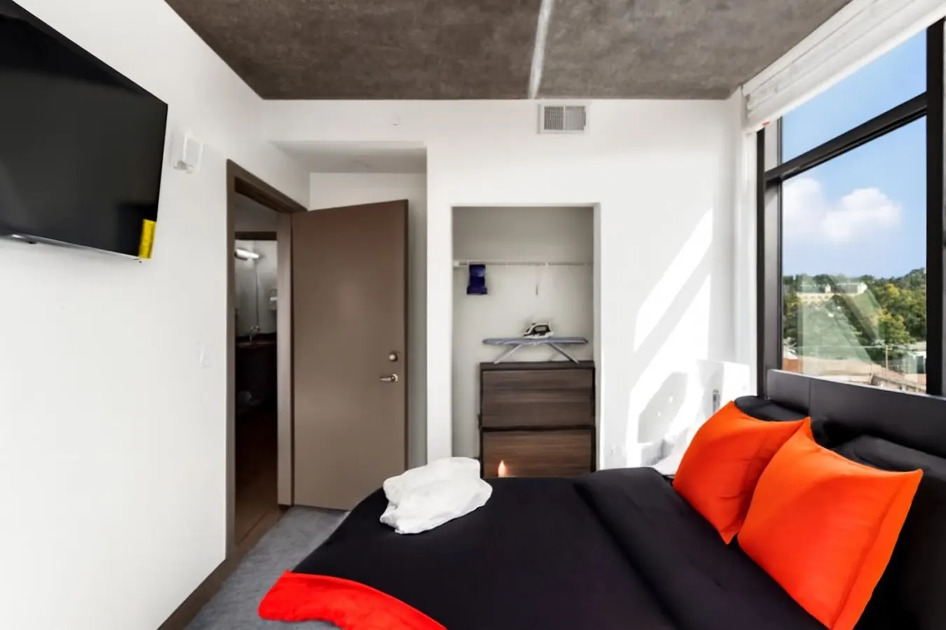 City Views 2BR Floor-to-Ceiling Windows A80 13