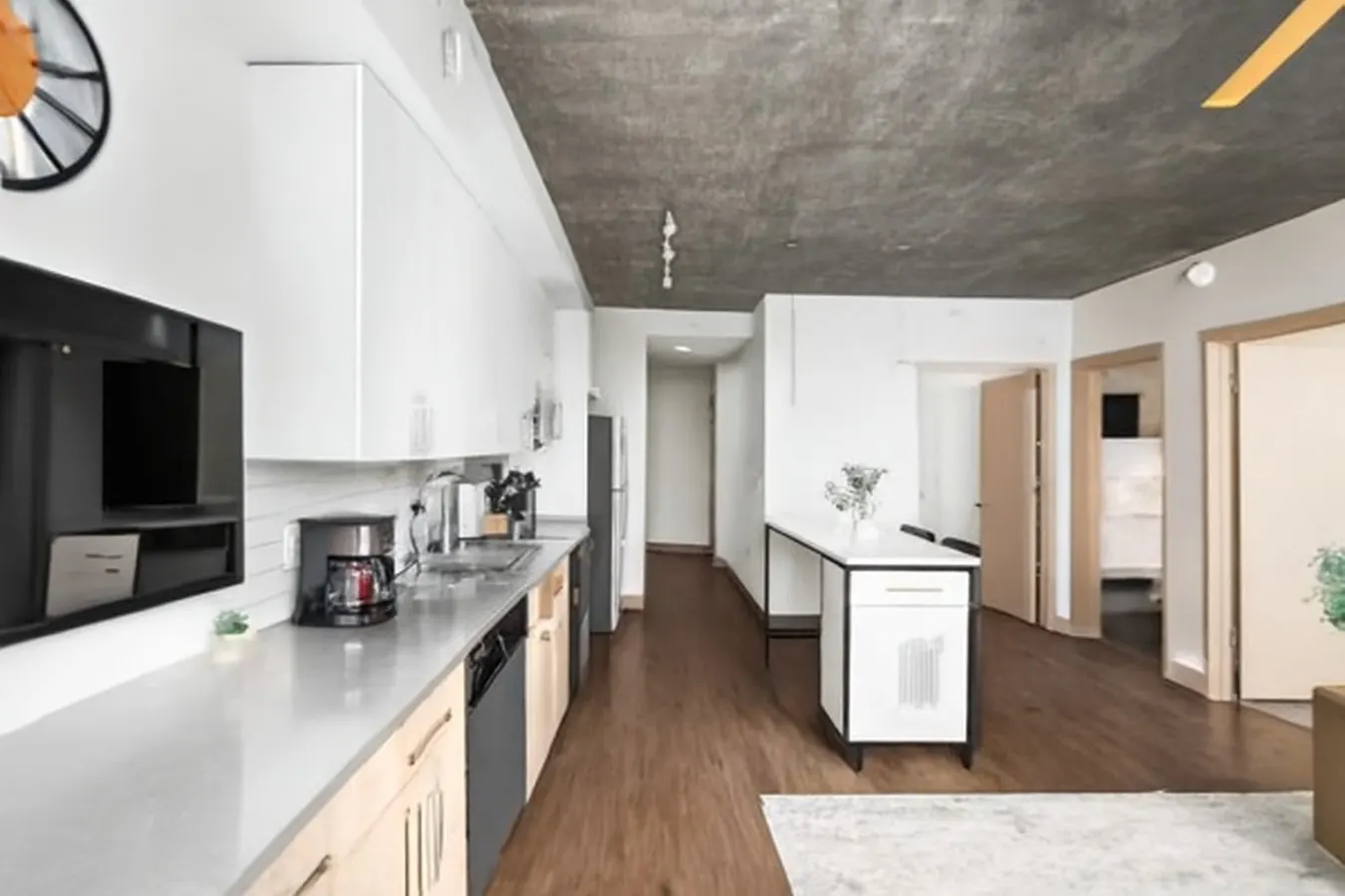City Views 2BR Floor-to-Ceiling Windows A80 17