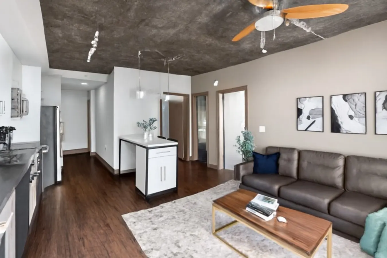 City Views 2BR Floor-to-Ceiling Windows A80 7