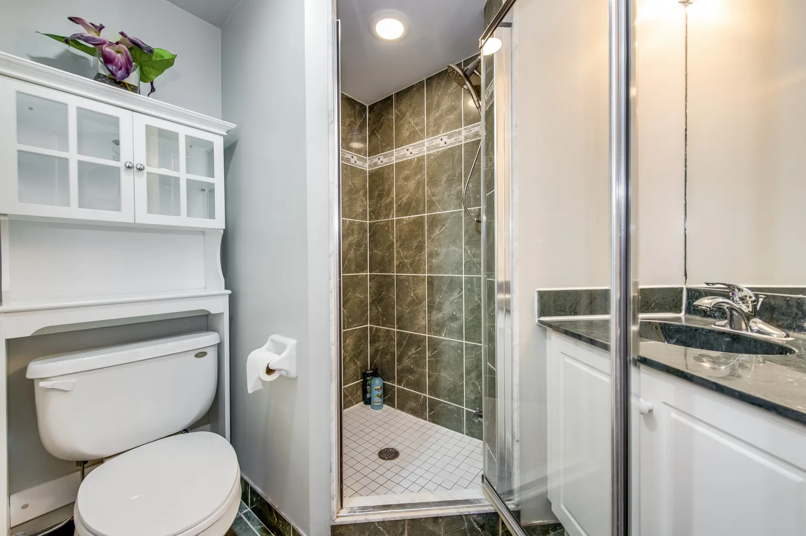 Spacious 2BR Suite Amazing Views Free Parking 10