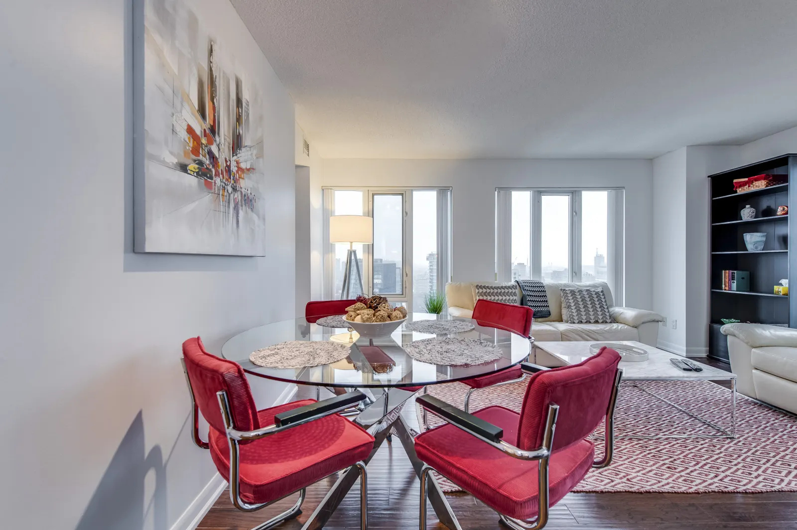 Spacious 2BR Suite Amazing Views Free Parking 13