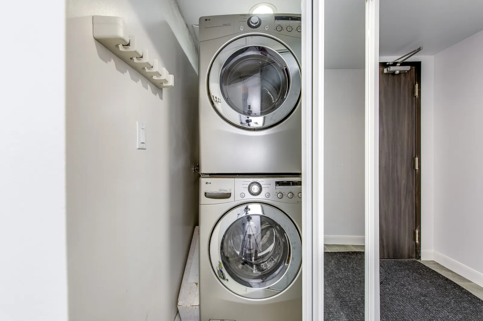 Spacious 2BR Suite Amazing Views Free Parking 17