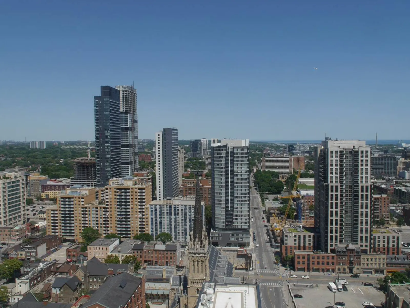 Spacious 2BR Suite Amazing Views Free Parking 18