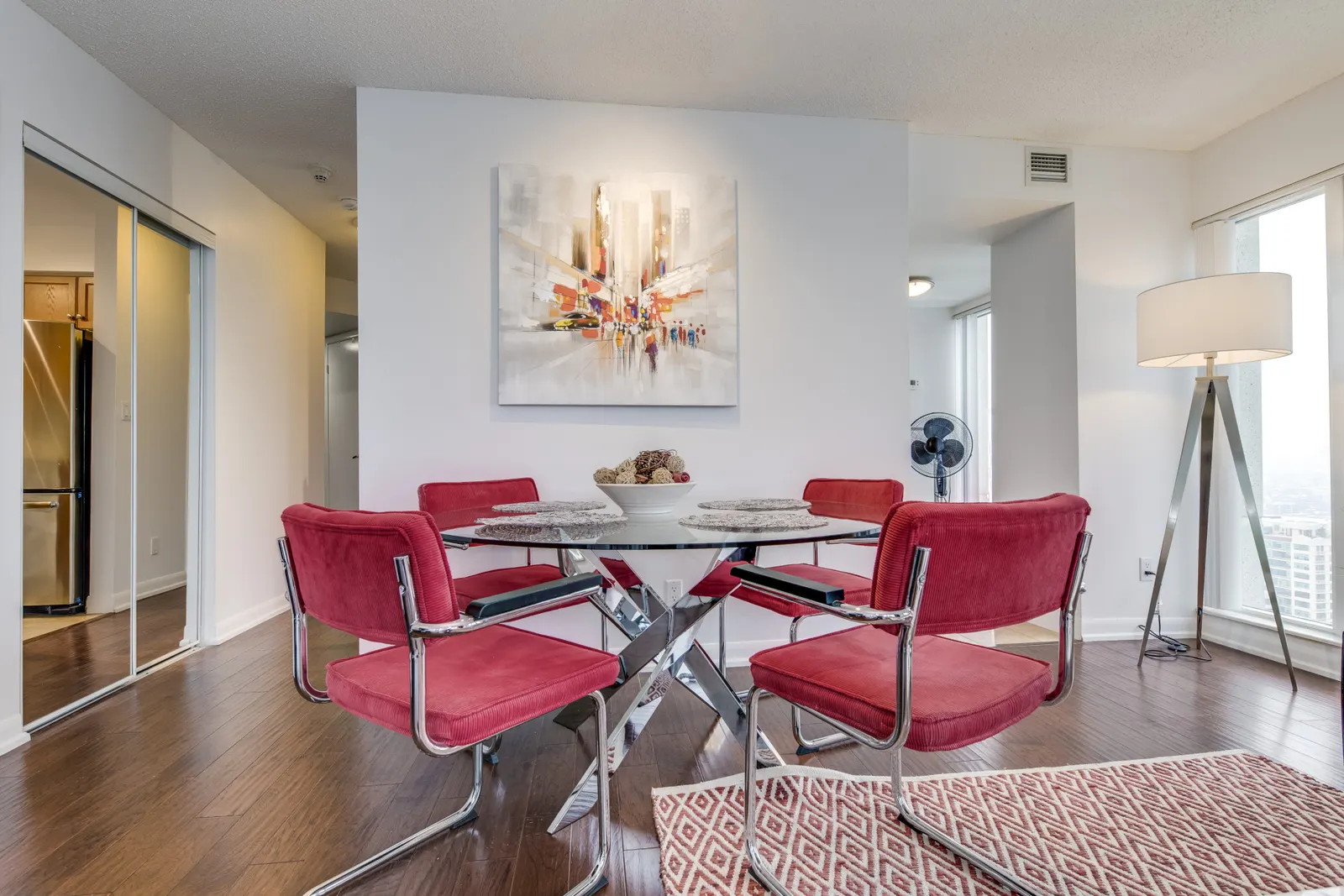 Spacious 2BR Suite Amazing Views Free Parking 3