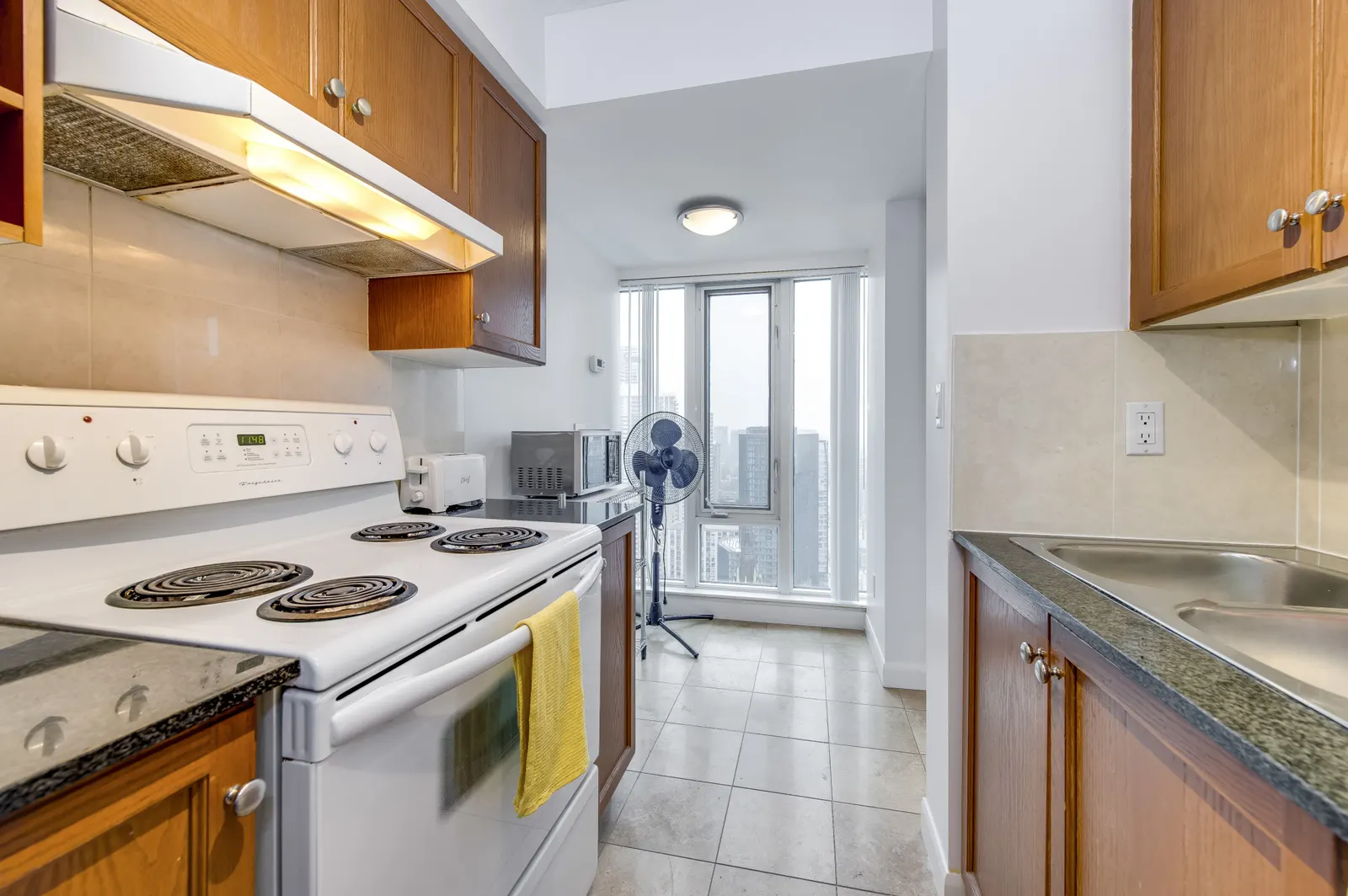 Spacious 2BR Suite Amazing Views Free Parking 7