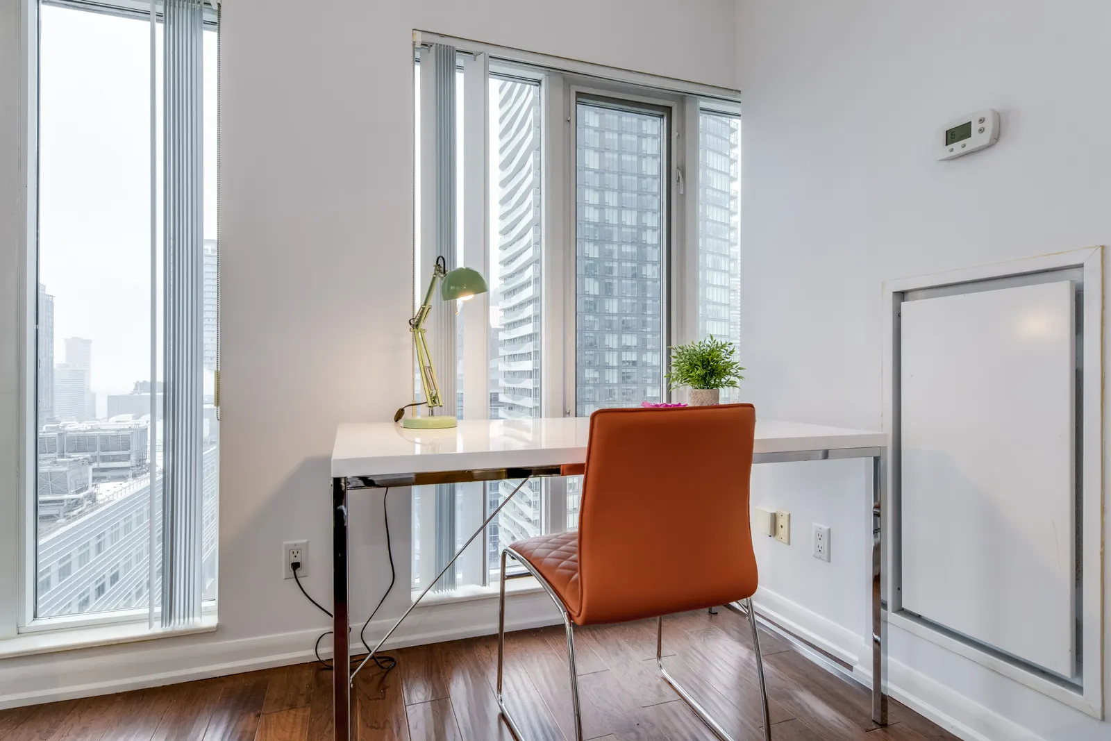 Spacious 2BR Suite Amazing Views Free Parking 8