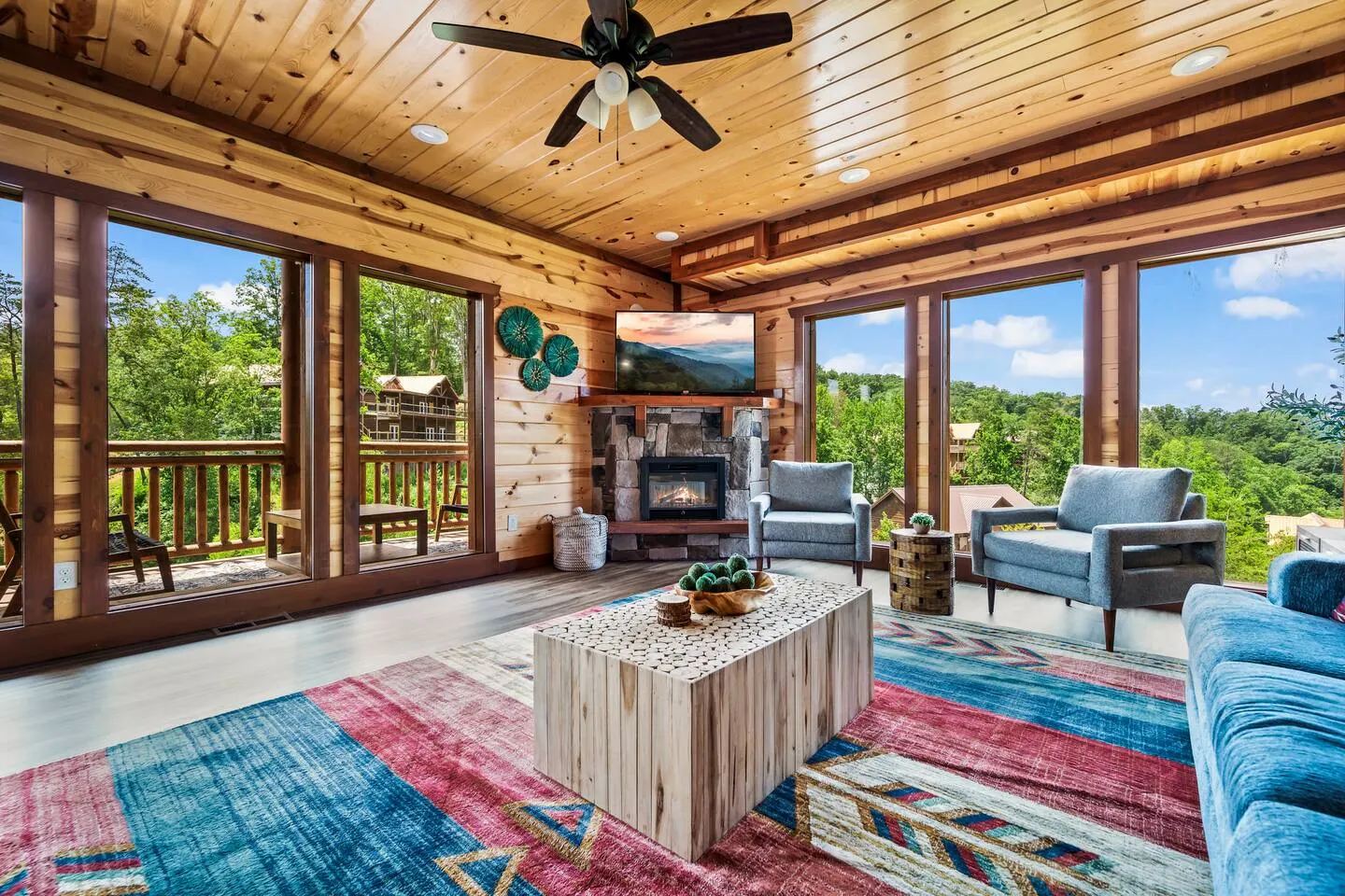 2 Giant Luxury Cabins Sleeps 40 2 HotTubs 2 Pools 16