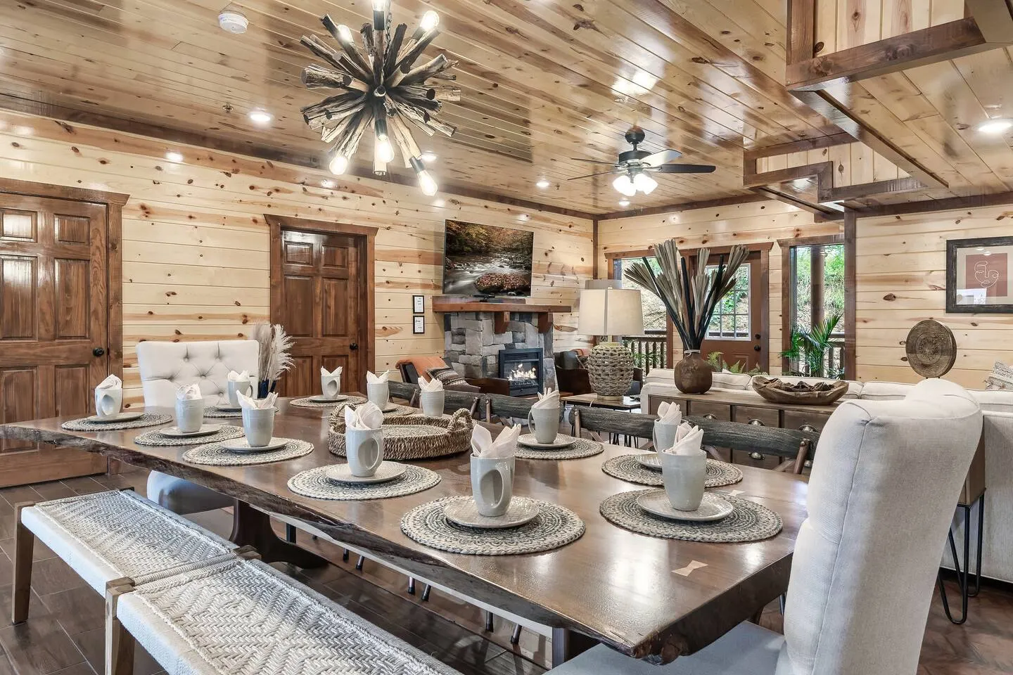 2 Giant Luxury Cabins Sleeps 40 2 HotTubs 2 Pools 18