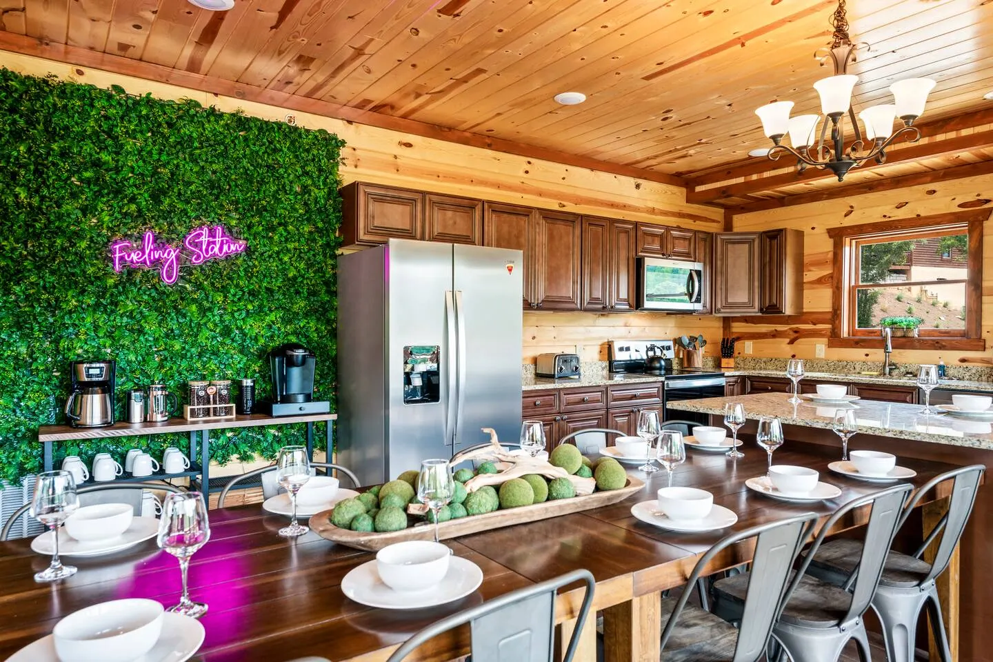 2 Giant Luxury Cabins Sleeps 40 2 HotTubs 2 Pools 20