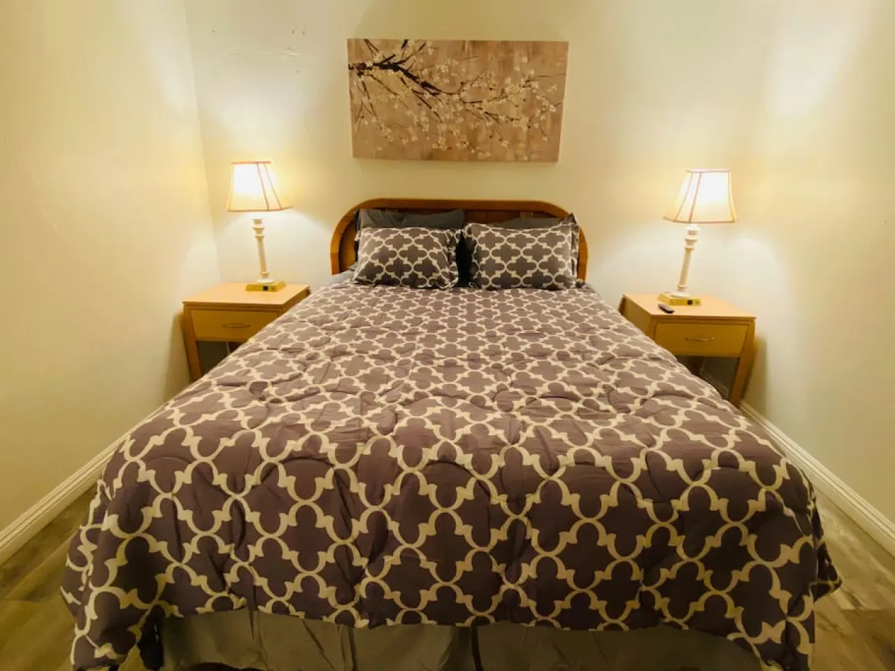 Cozy Lake-View Lodge #8 (1 BR near The Village)