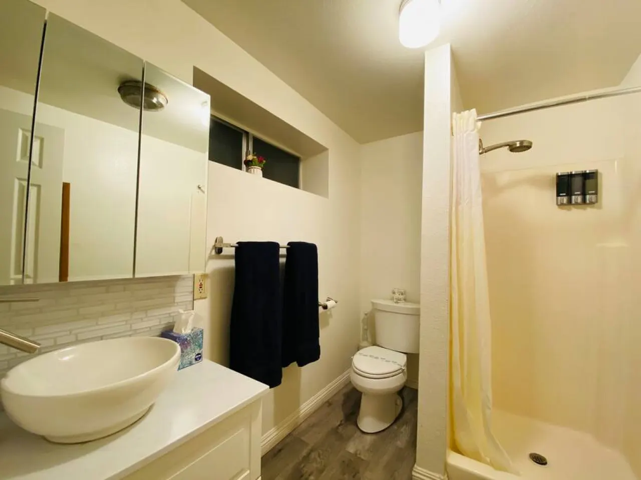 Cozy Lake-View Lodge #8 (1 BR near The Village) — photo 2