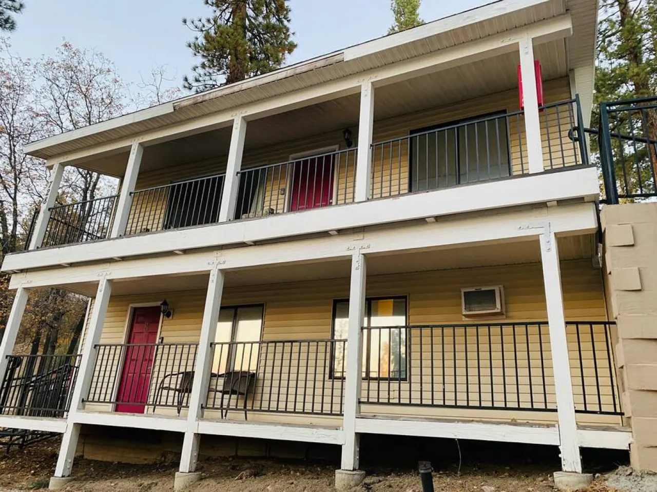 Cozy Lake-View Lodge #8 (1 BR near The Village) 9