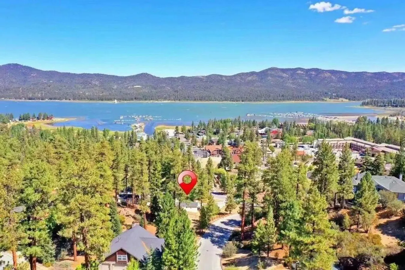 Cozy Lake-View Lodge #8 (1 BR near The Village) 10