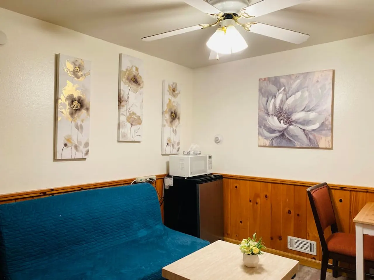 Cozy Lake-View Lodge #8 (1 BR near The Village) — photo 4