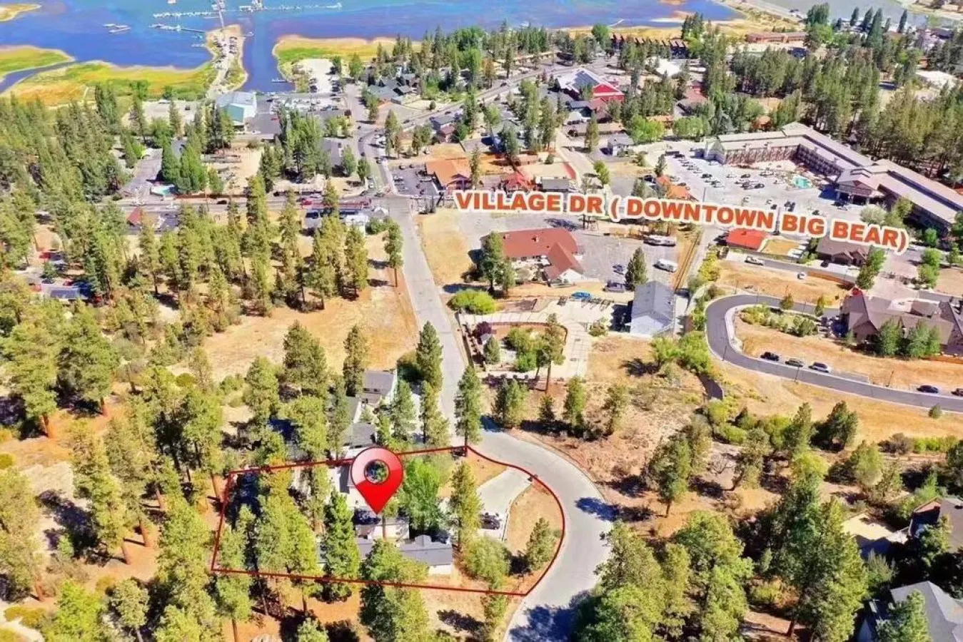 Cozy Lake-View Lodge #8 (1 BR near The Village) 8