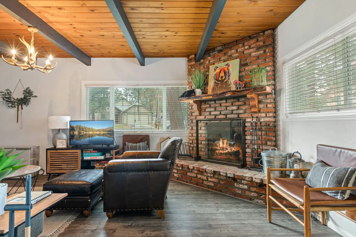Bruno's Chic Bungalow: Walk 2 Village & Lake 11