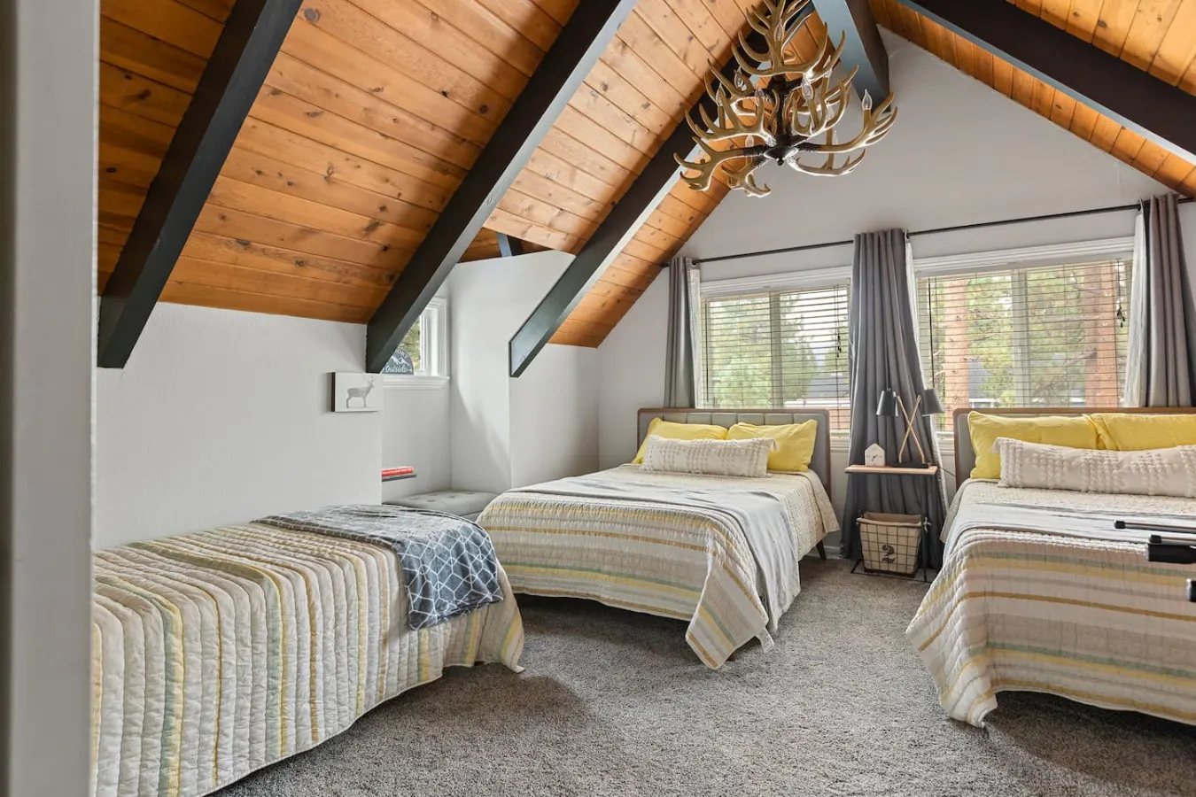 Bruno's Chic Bungalow: Walk 2 Village & Lake 17