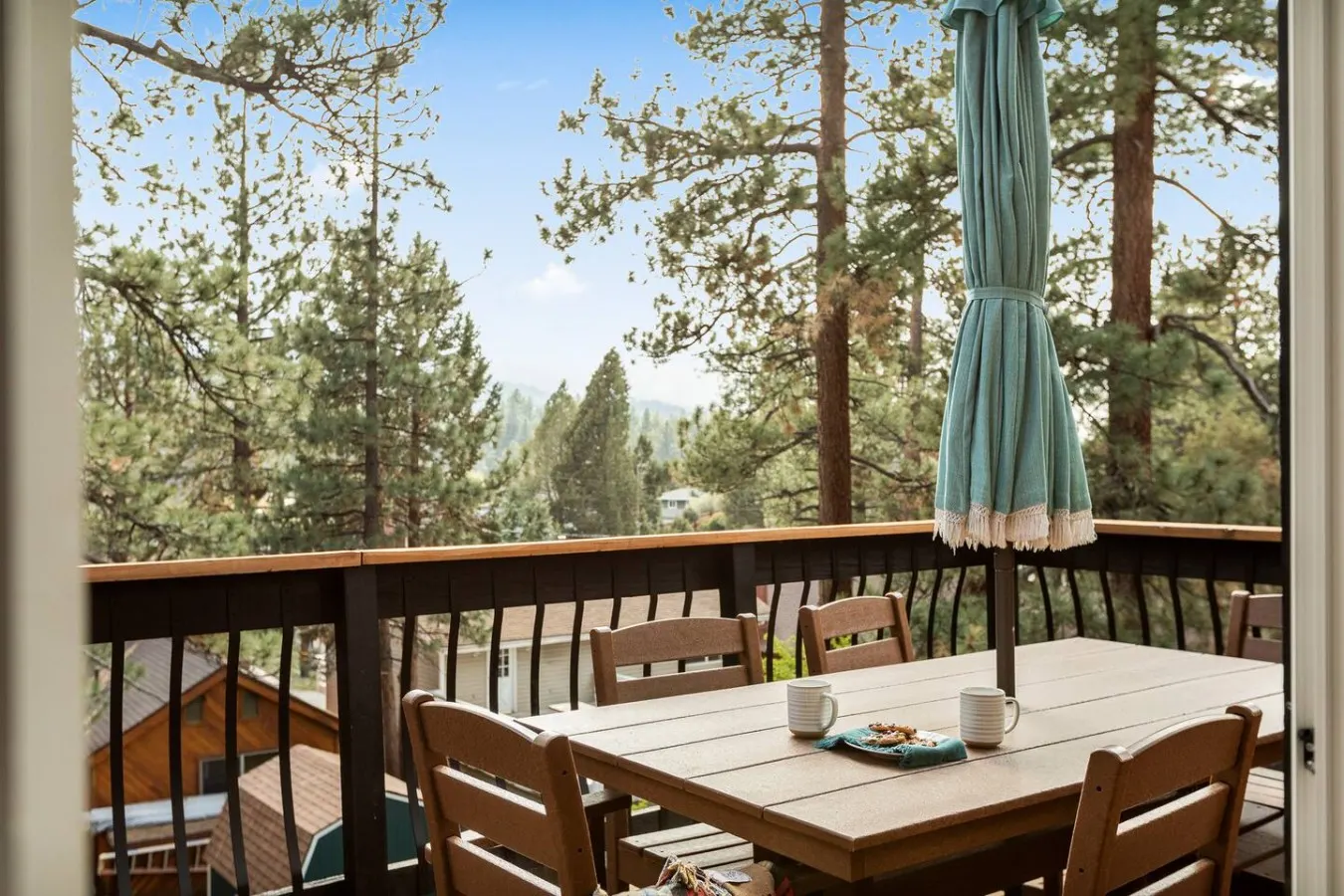 Moonridge Retreat | Snow Summit Views & Game Room — photo 3