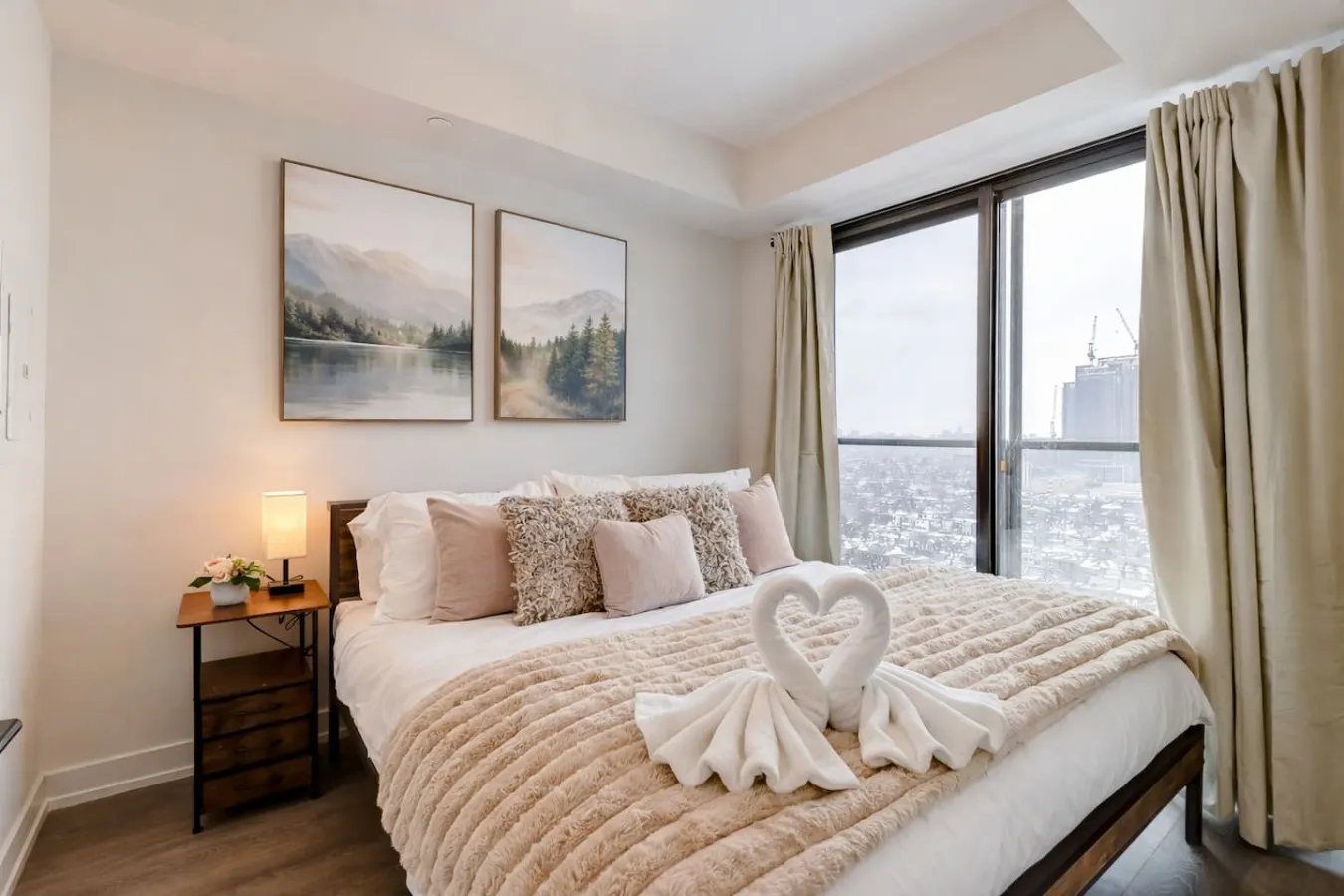 The Luxe | King Bed | 2B+2B | CN Tower Views | Gym