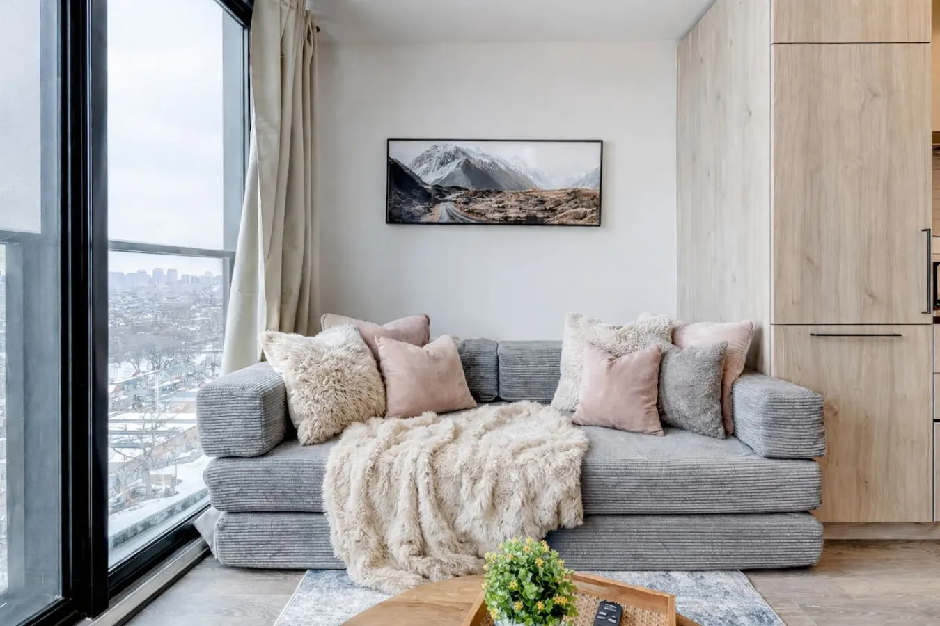 The Luxe King Bed 2B+2B CN Tower Views Gym 3
