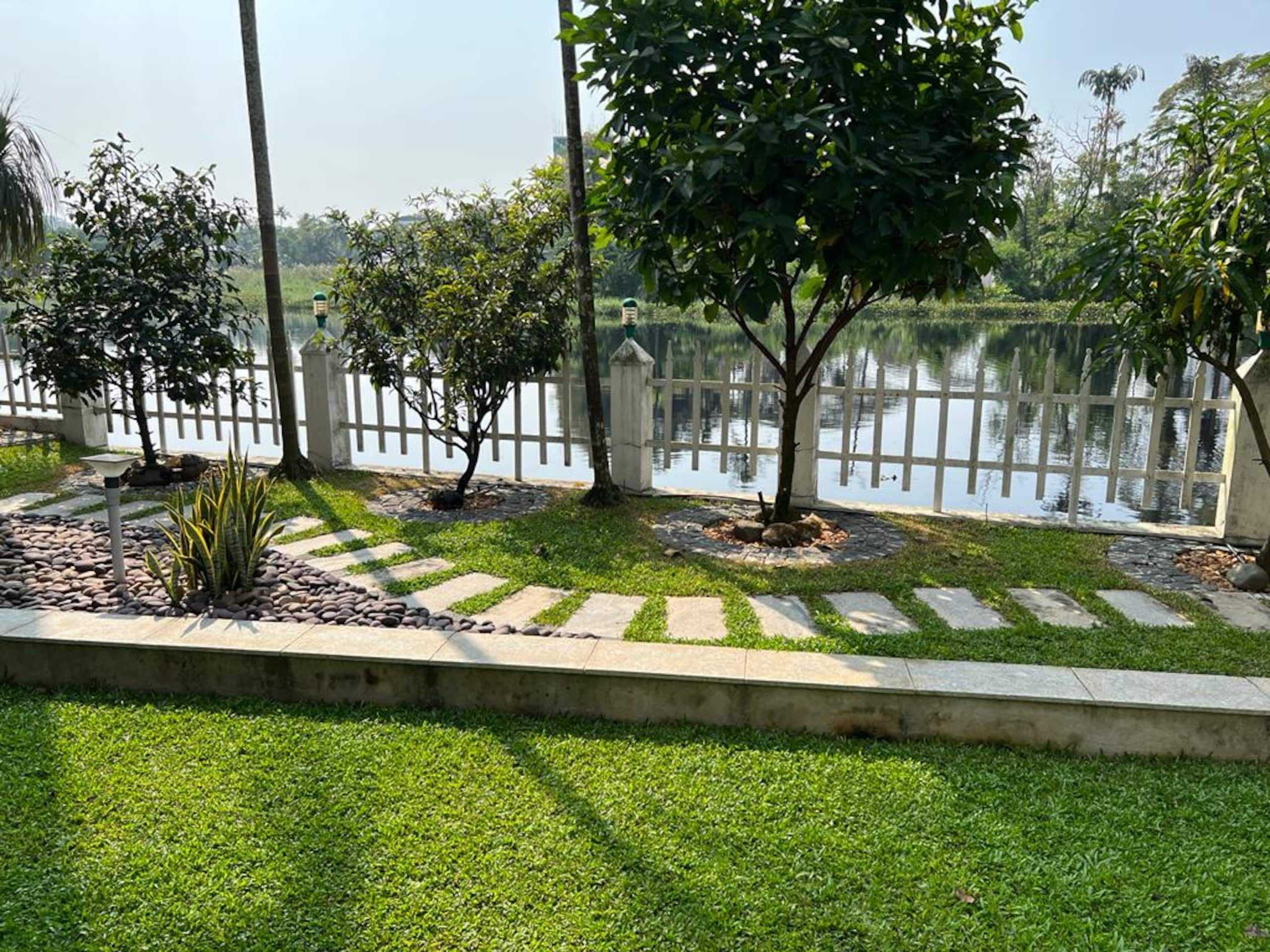 Cheerful backwater Home with parking 2