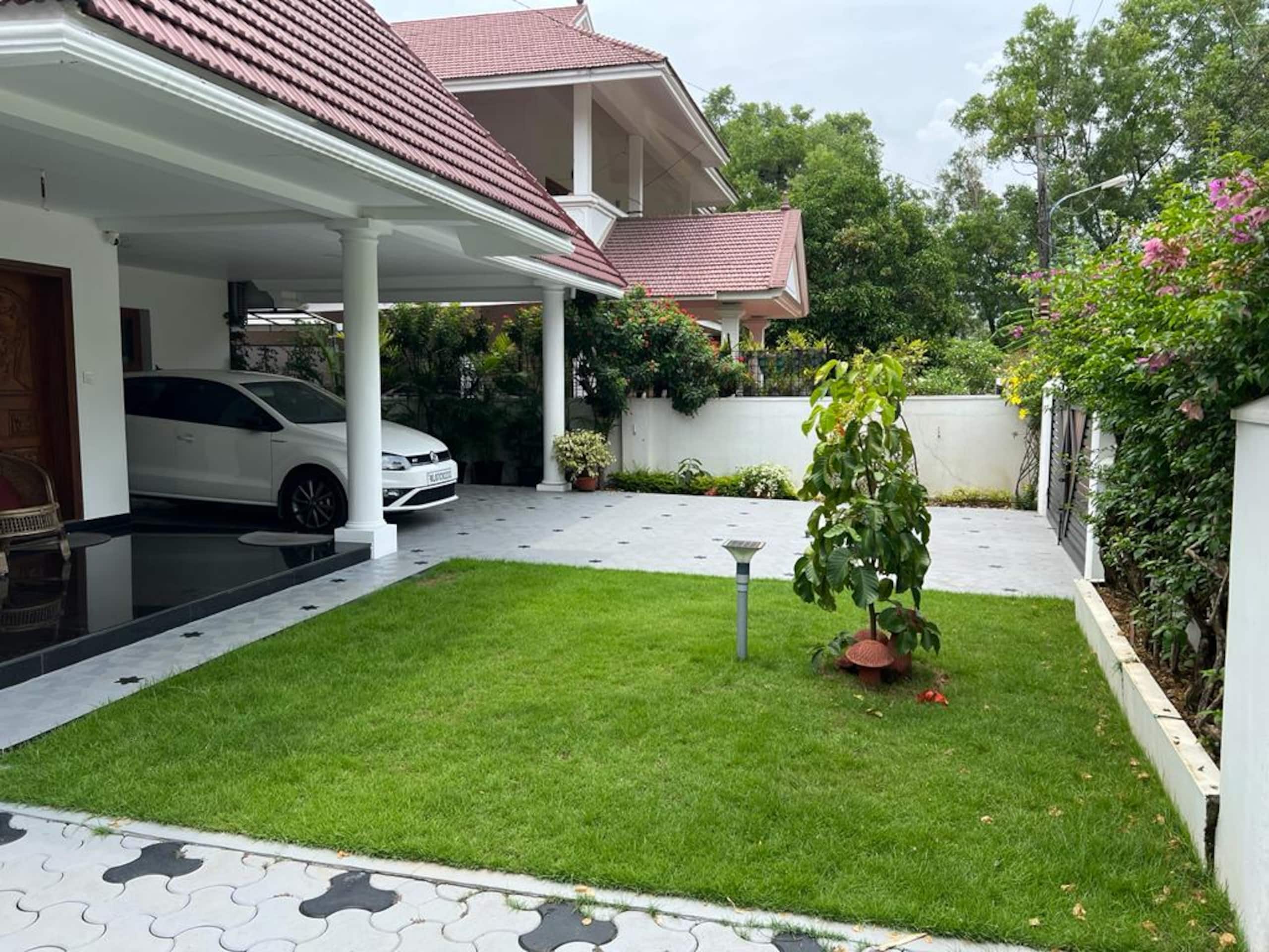 Cheerful backwater Home with parking 1