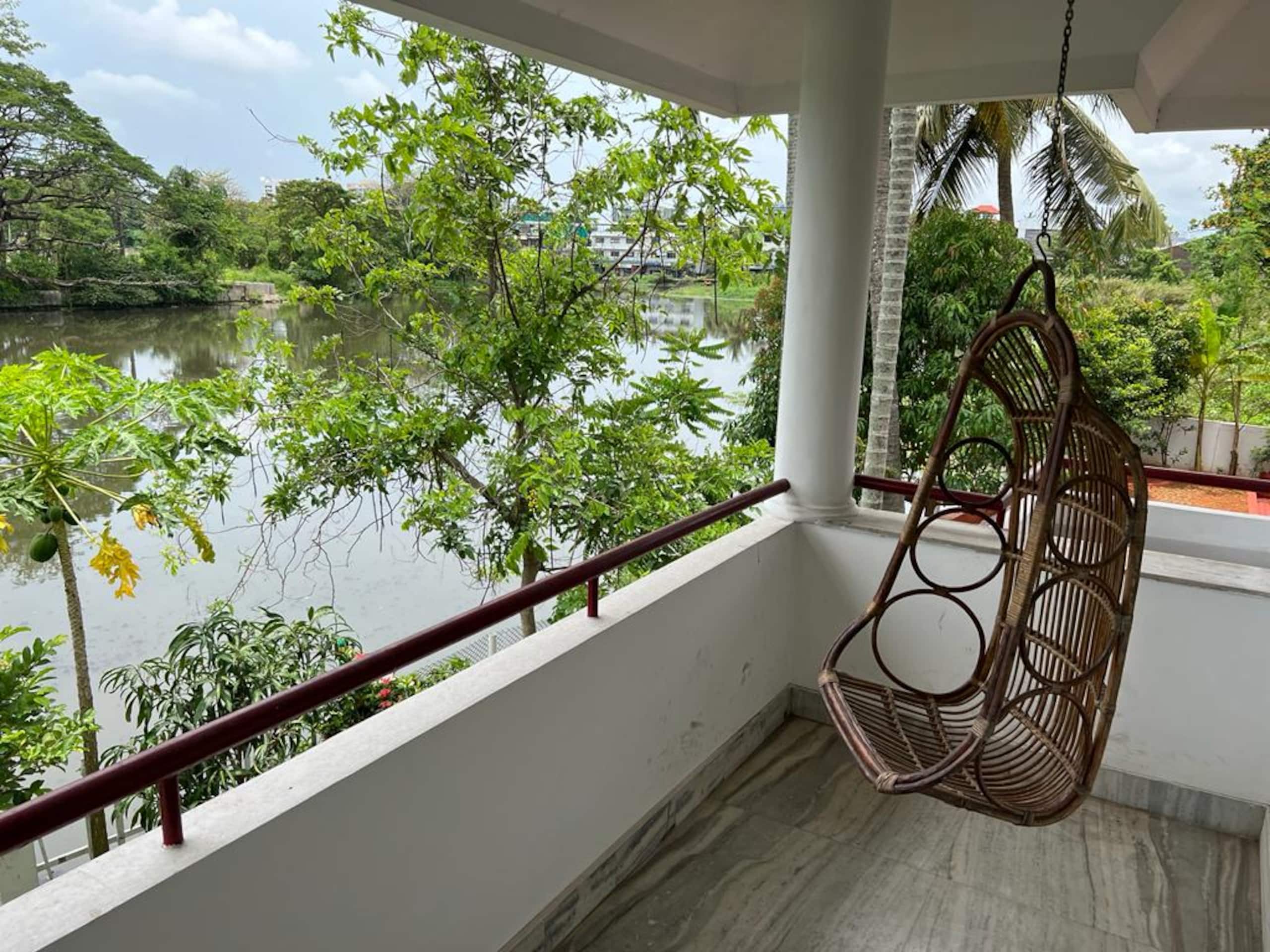 Cheerful backwater Home with parking 9