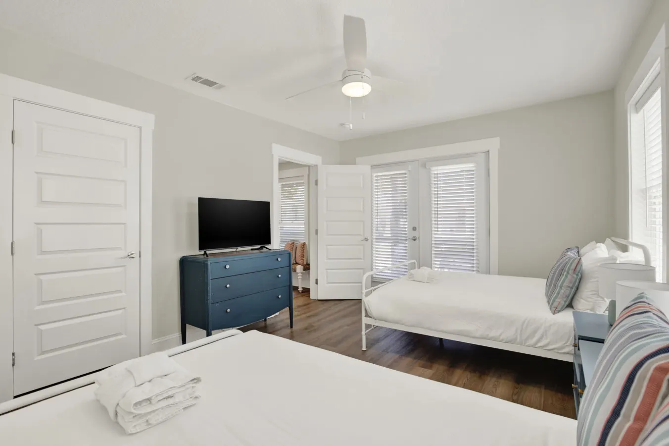 Tybee Tides: 8 BDR Beach House with Heated Pool 20