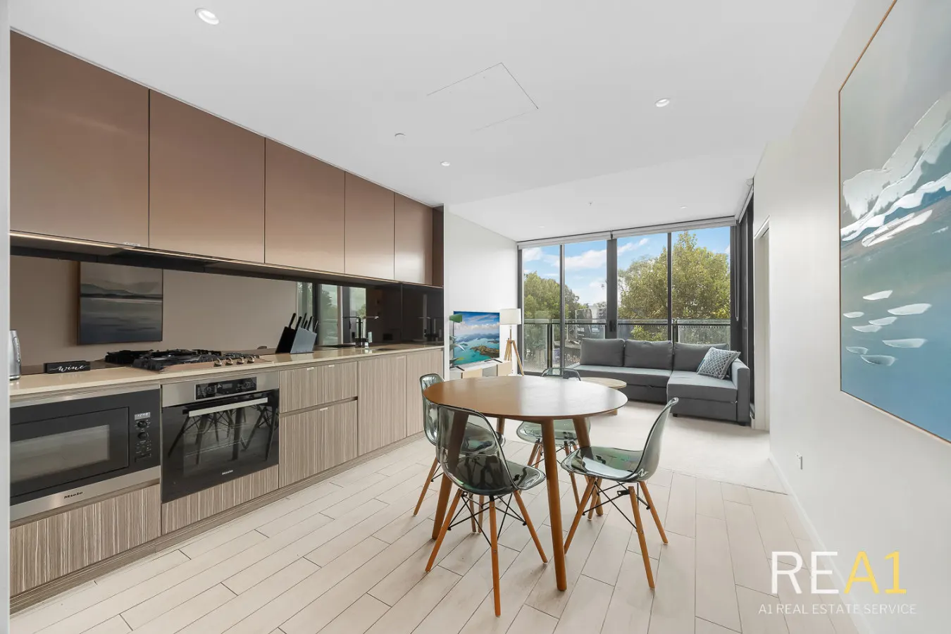 Green Square 2BR | Station, Woolworths + Parking — photo 2