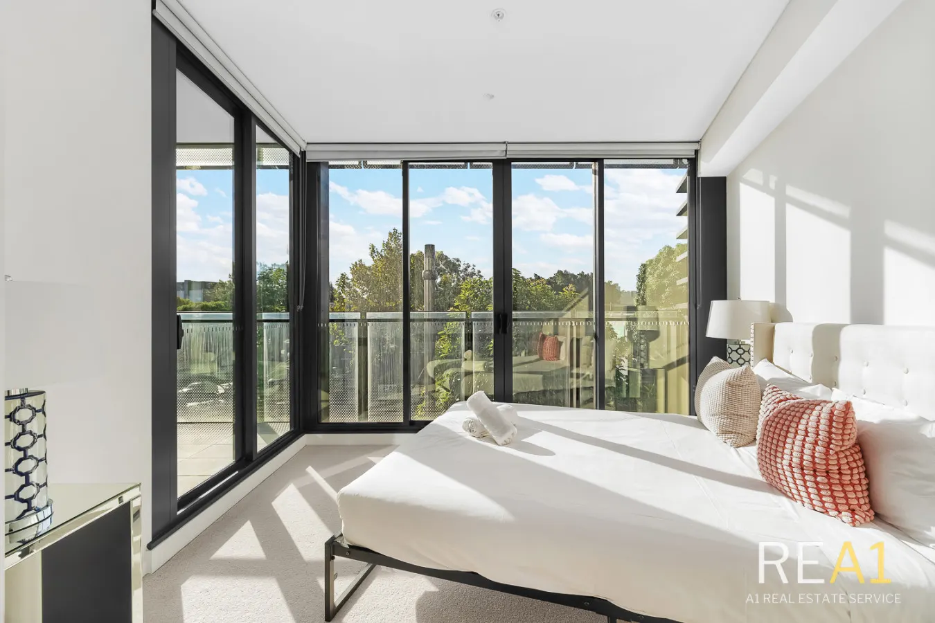 Green Square 2BR | Station, Woolworths + Parking — photo 3