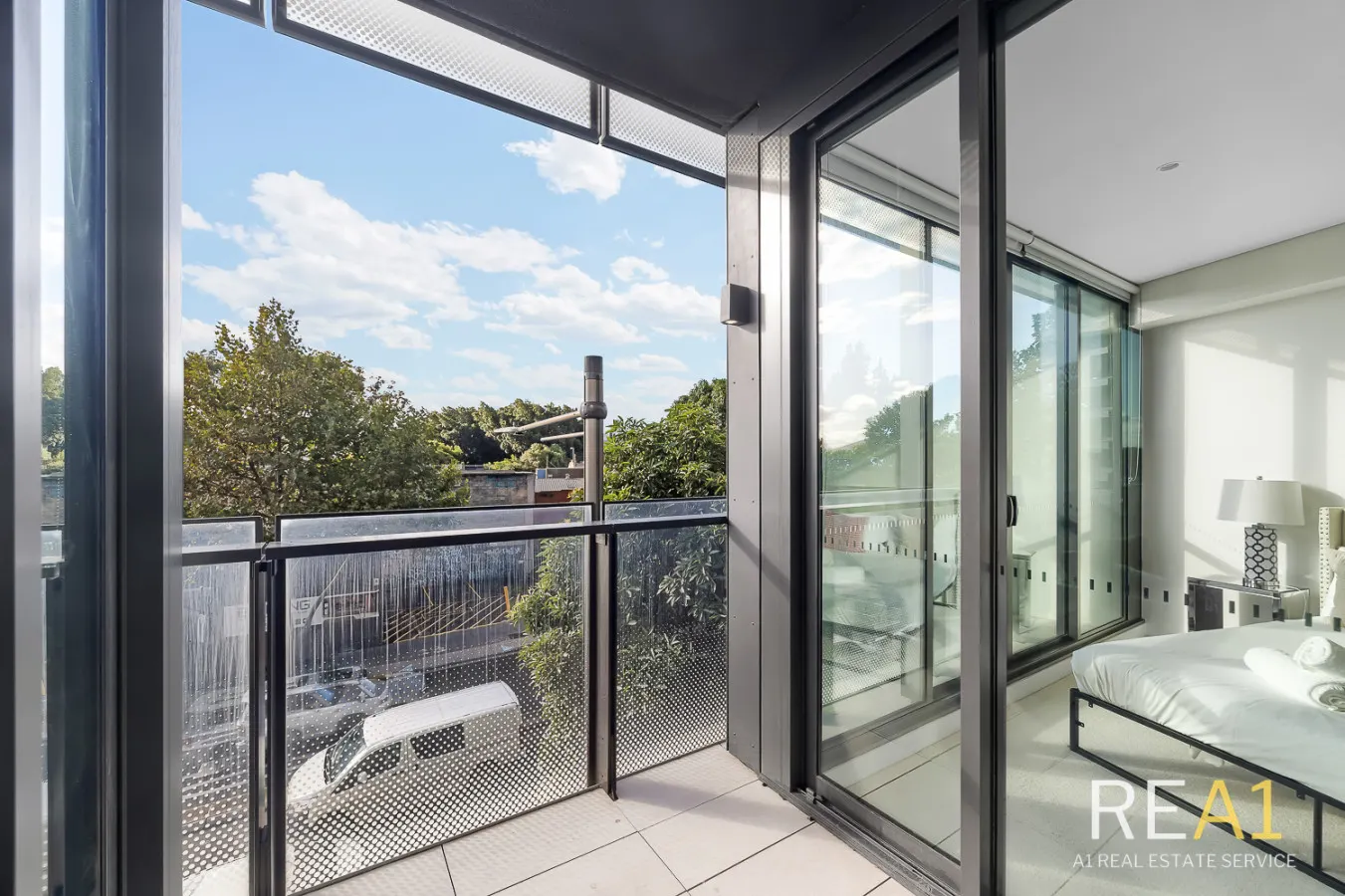 Green Square 2BR Station, Woolworths + Parking 7