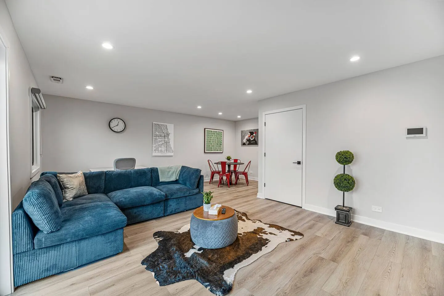 Lux Apartment, 2 bed/2 bath, Parking, Brand NEW 1
