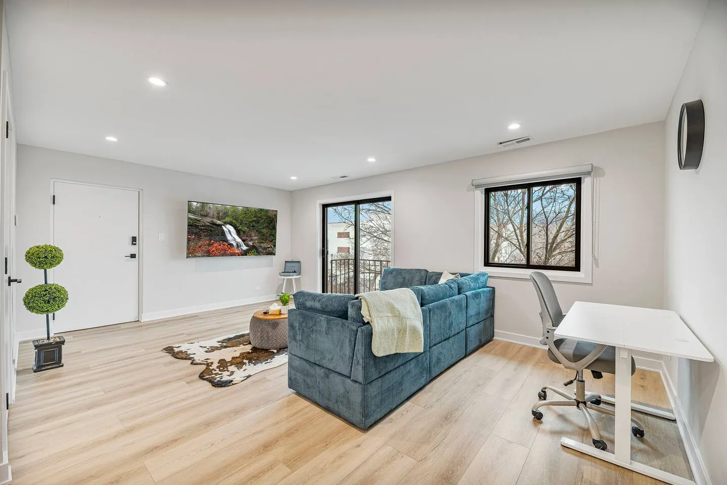 Lux Apartment, 2 bed/2 bath, Parking, Brand NEW 2