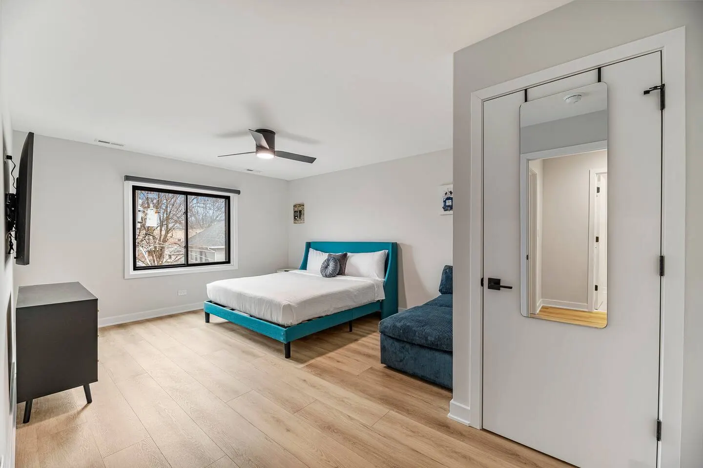 Lux Apartment, 2 bed/2 bath, Parking, Brand NEW 16