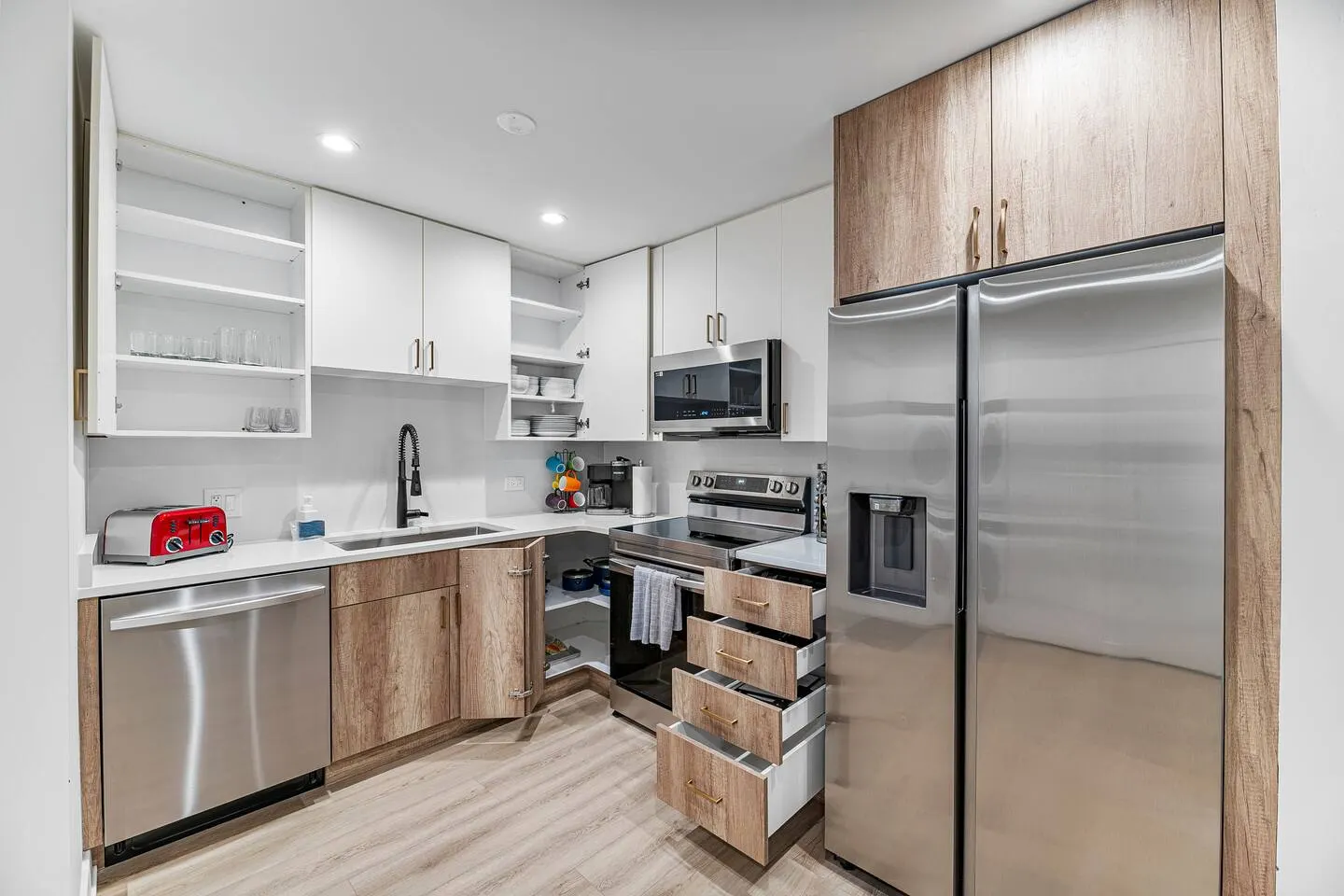 Lux Apartment, 2 bed/2 bath, Parking, Brand NEW 5