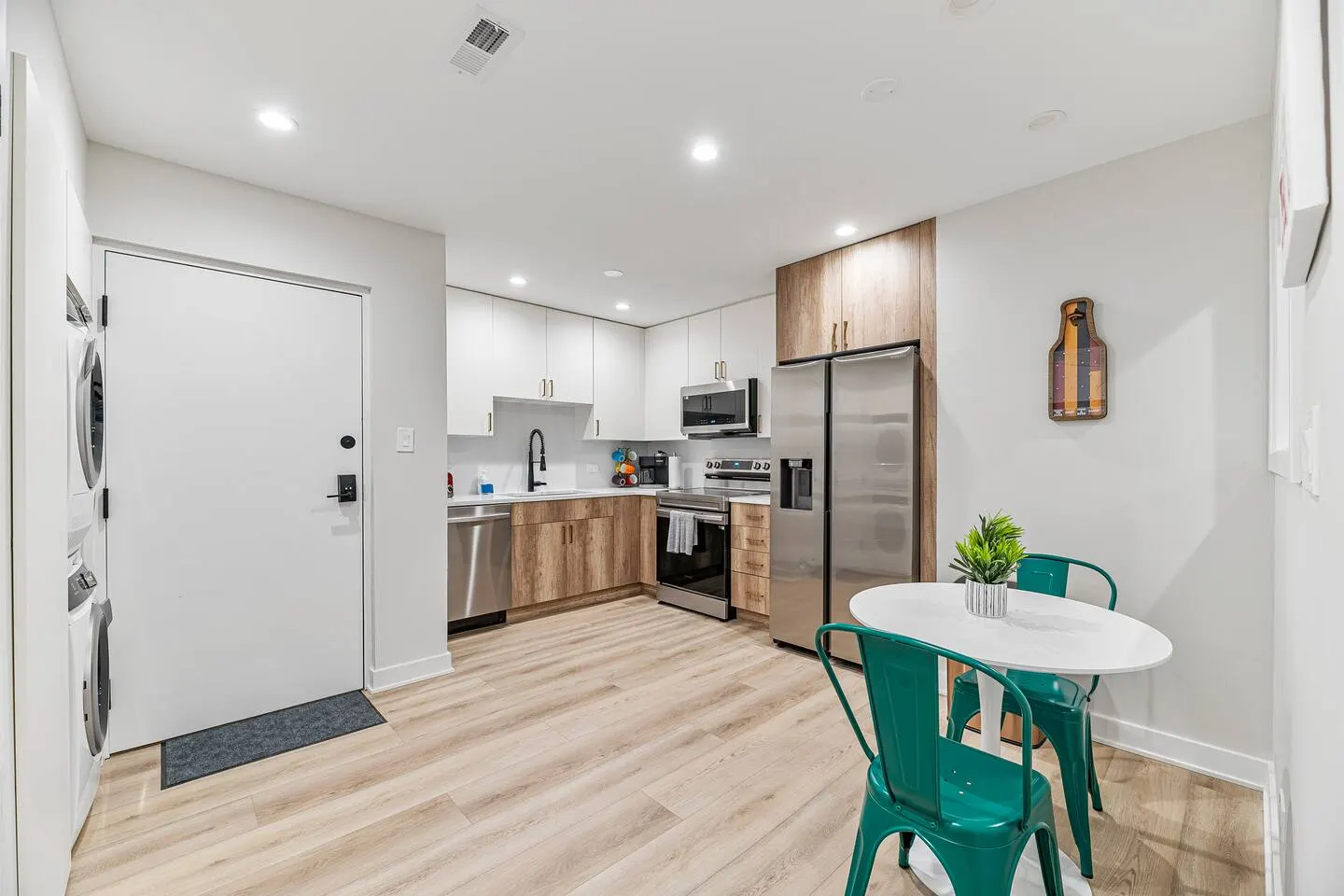 Lux Apartment, 2 bed/2 bath, Parking, Brand NEW 7