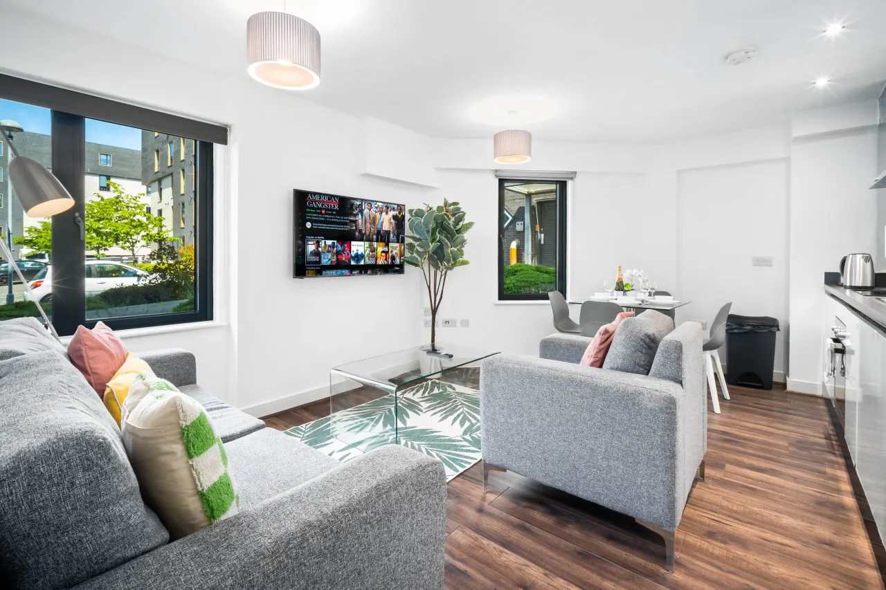 Modern 2 Bed Apartment - Smart TV - WIFI