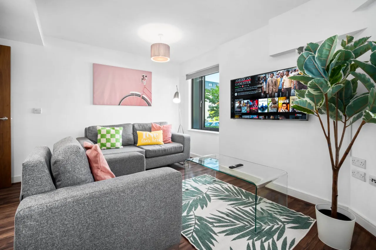 Modern 2 Bed Apartment - Smart TV - WIFI 9