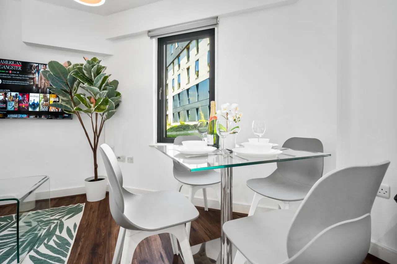 Modern 2 Bed Apartment - Smart TV - WIFI 12