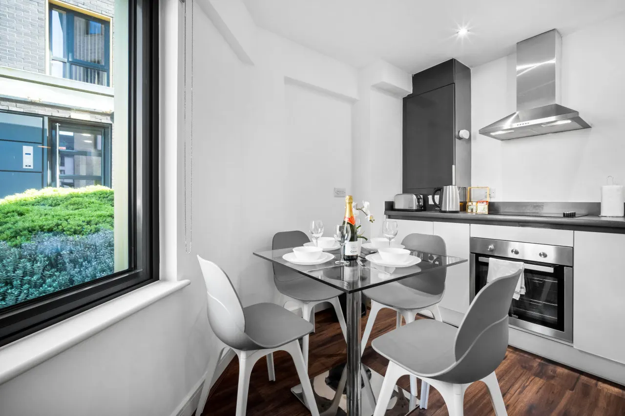Modern 2 Bed Apartment - Smart TV - WIFI 8