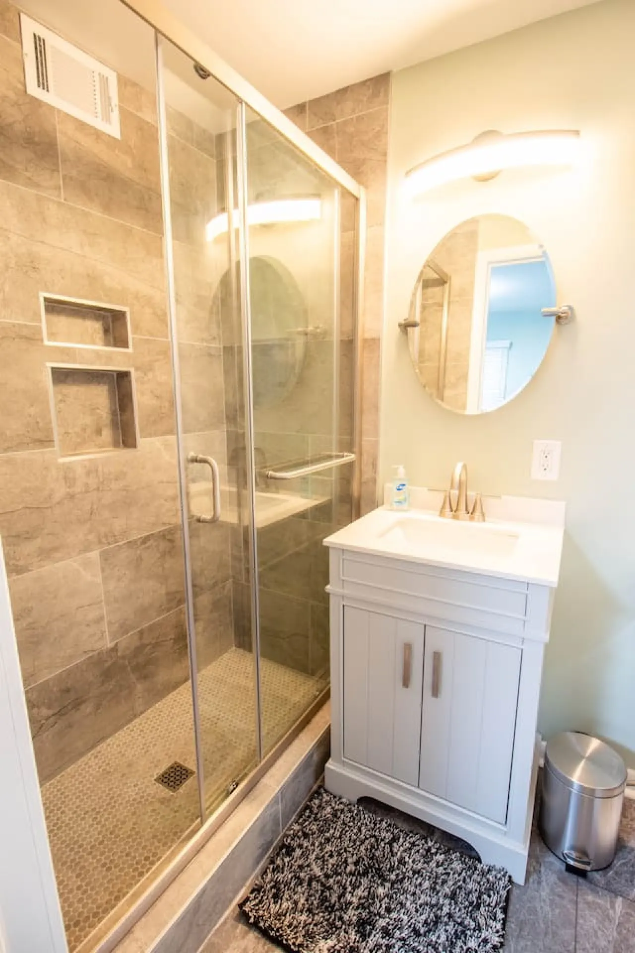 Clintonville's Coziest Loft! 9