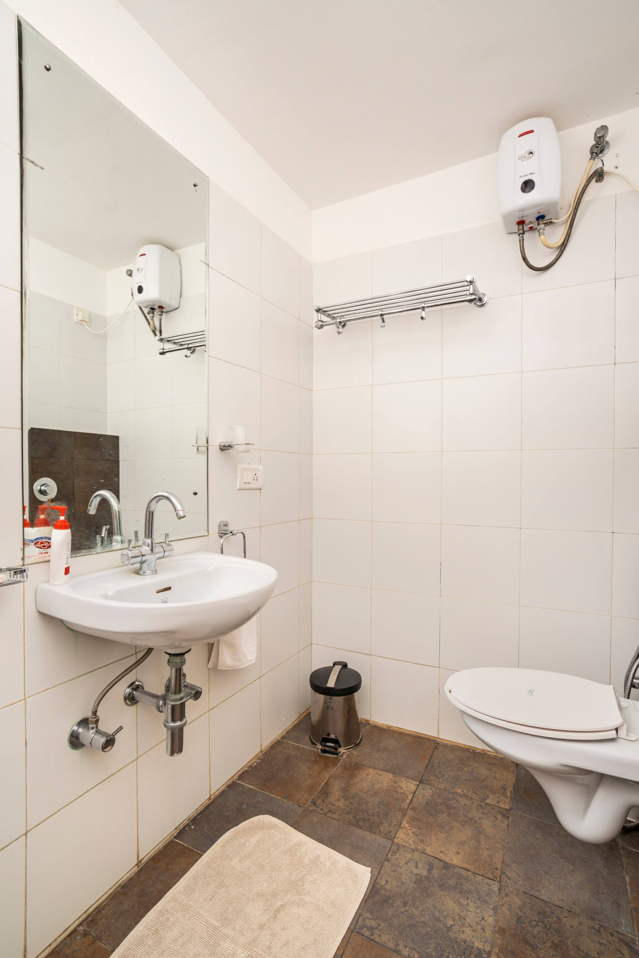 3BHK Penthouse Near Candolim beach with pool 32