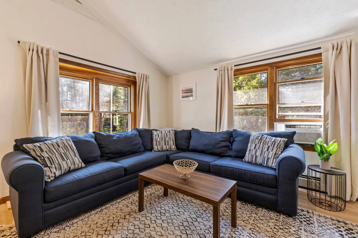 Minutes to OOB! FirePit & Deck DogsOK Sleeps10 19