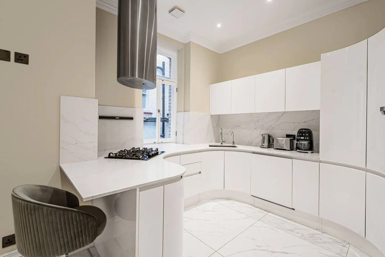 Knightsbridge 3-Bed Lift Access & Next To Harrods 11