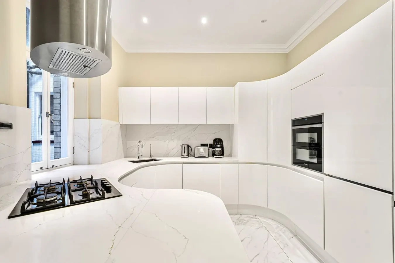 Knightsbridge 3-Bed Lift Access & Next To Harrods 12