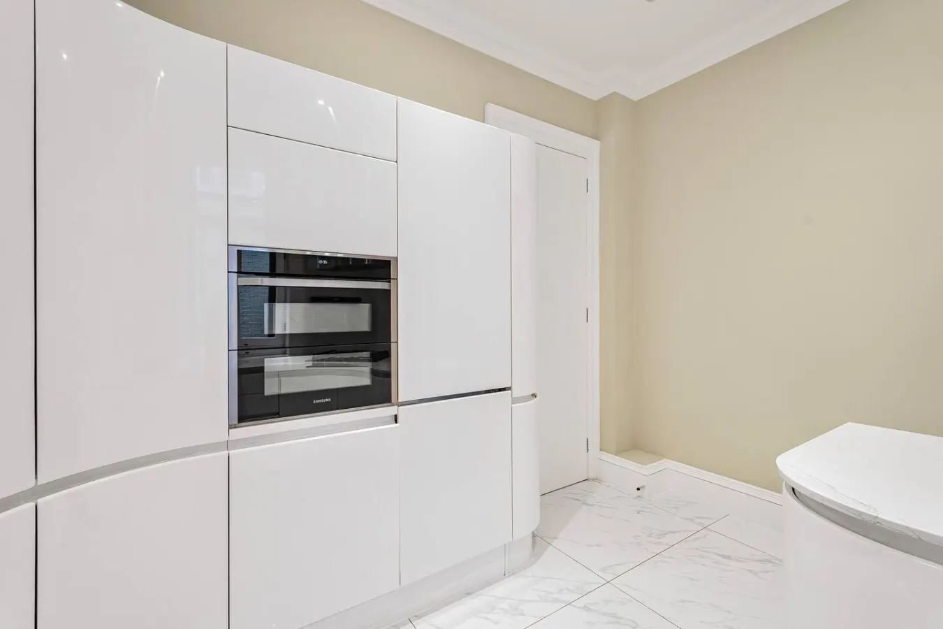 Knightsbridge 3-Bed Lift Access & Next To Harrods 14
