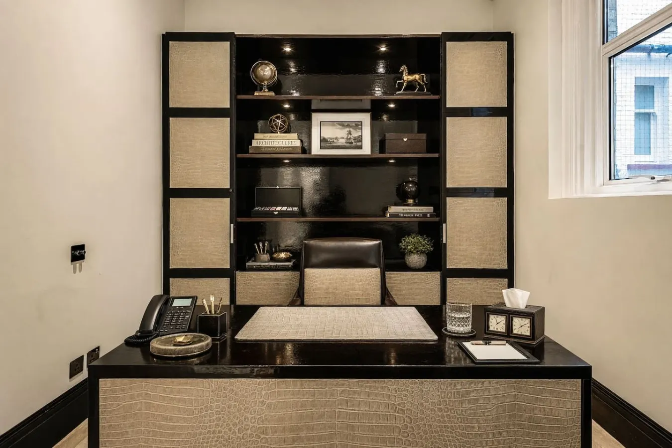 Knightsbridge 3-Bed | Lift Access & Next To Harrods — photo 4