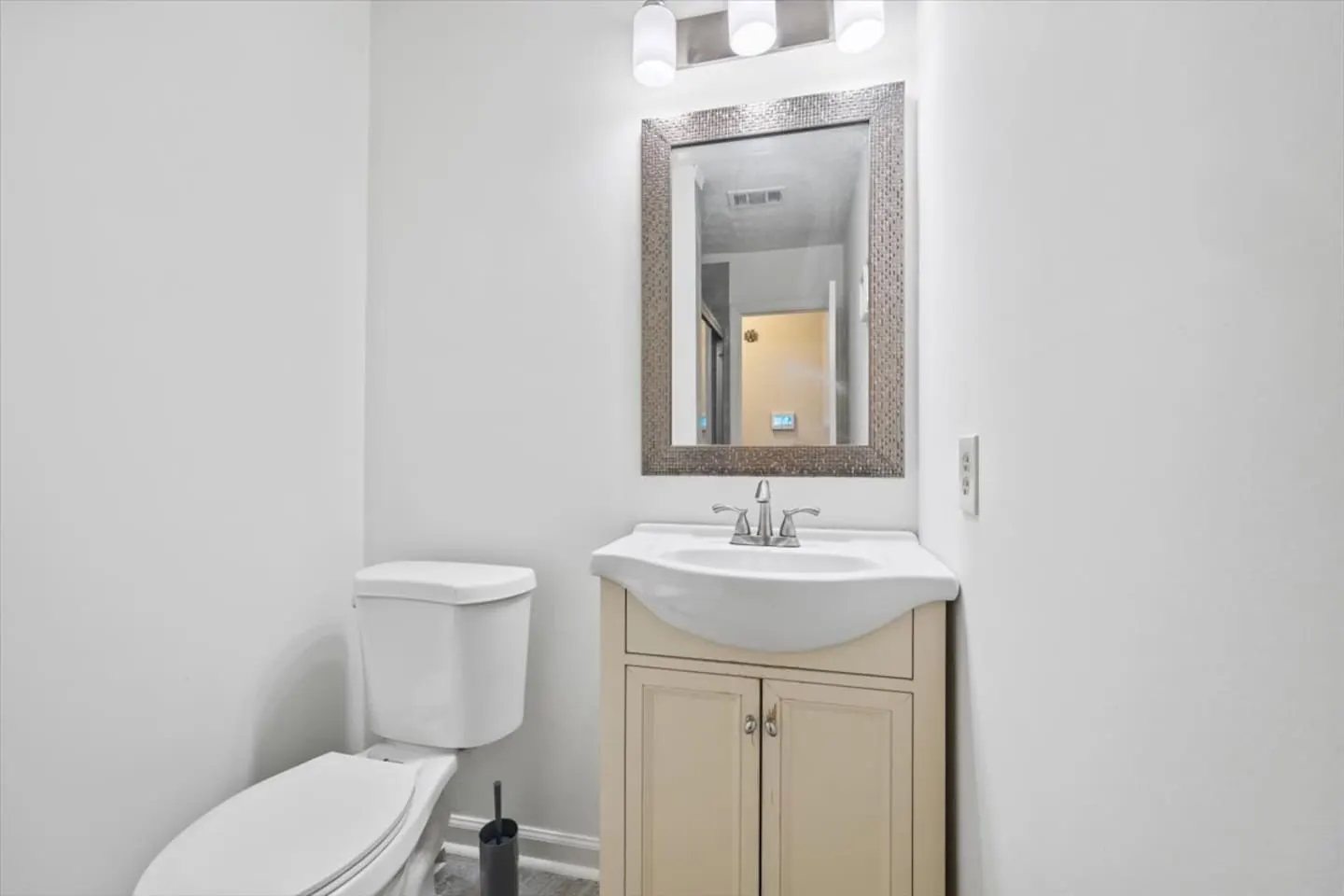 Cozy 3BR 2BA Home Near Avalon Downtown Alpharetta 18