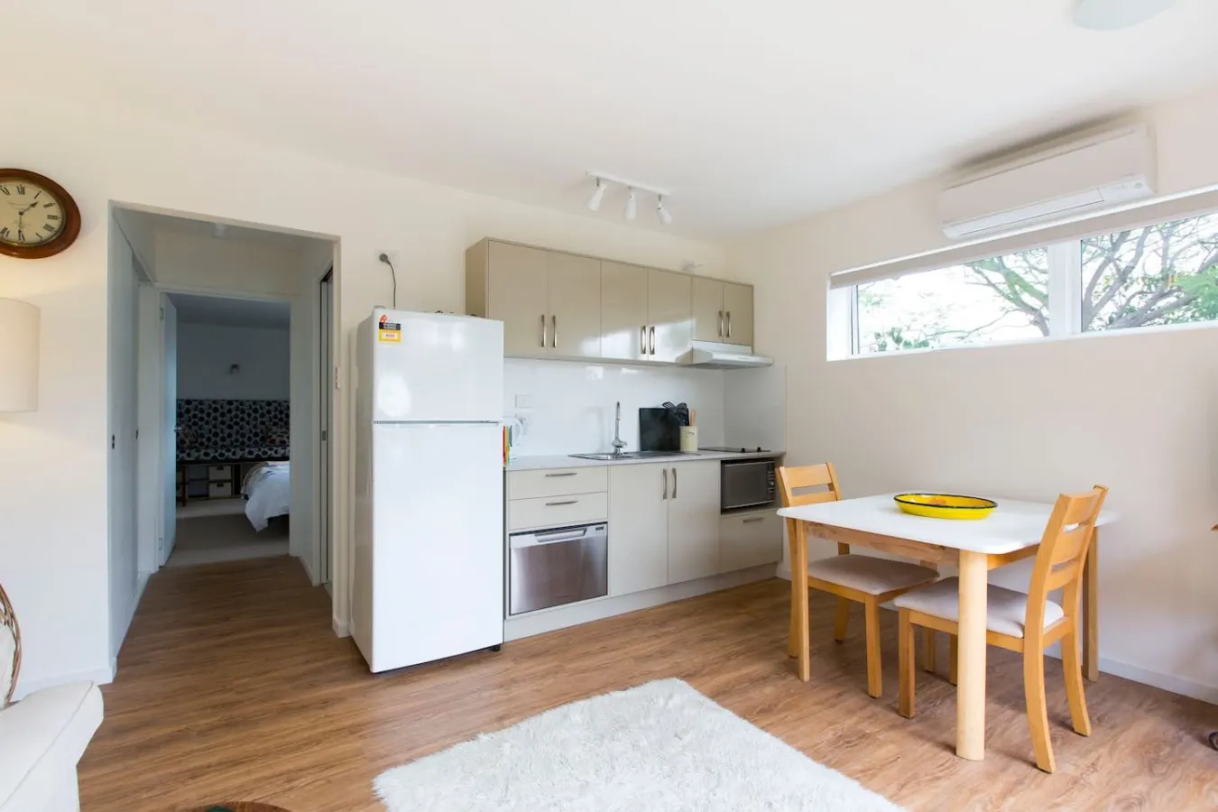 Garden Apartment - beside the sea! 9