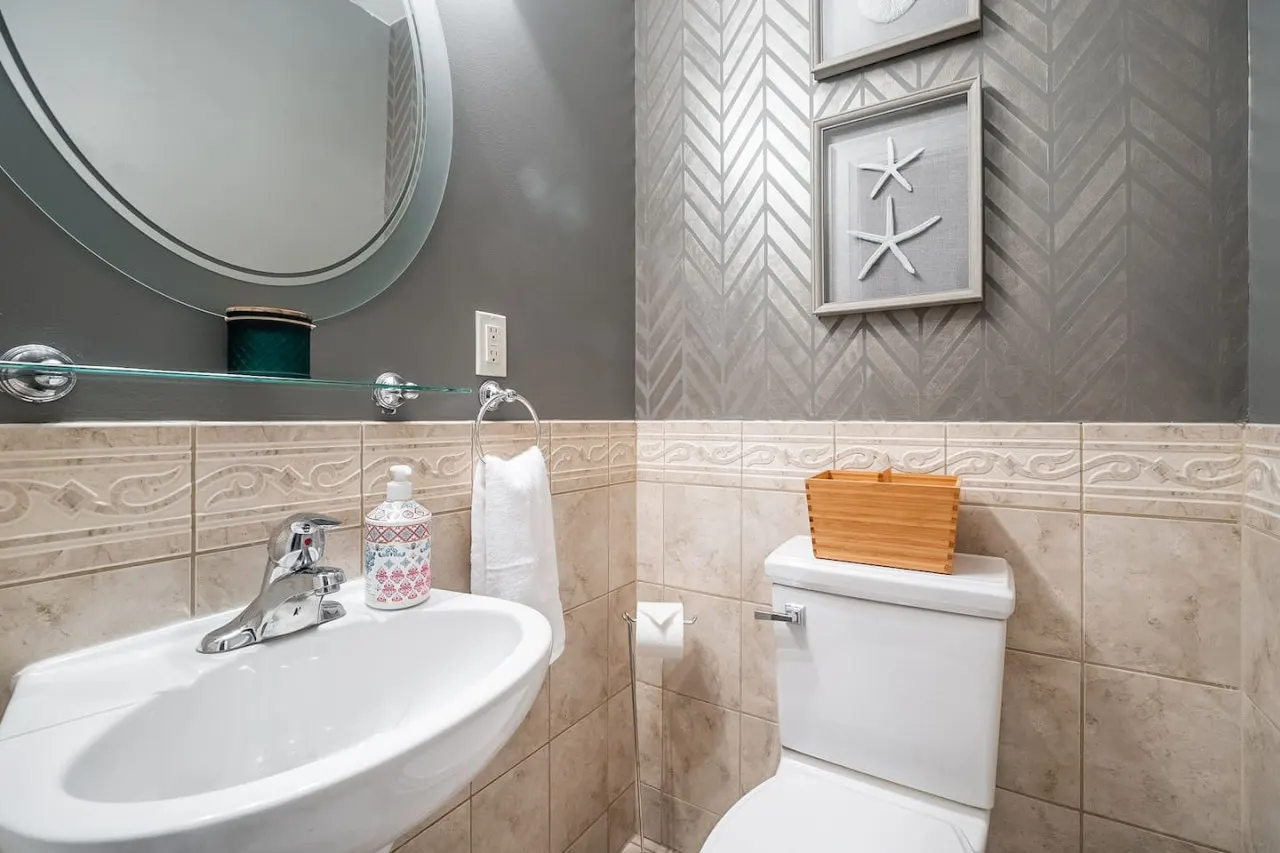 Beautiful 3BR House Trendy Bloor West Village 10